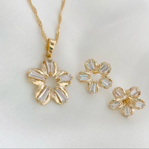 Flower Earring & Necklace Set - Picture 6 of 12